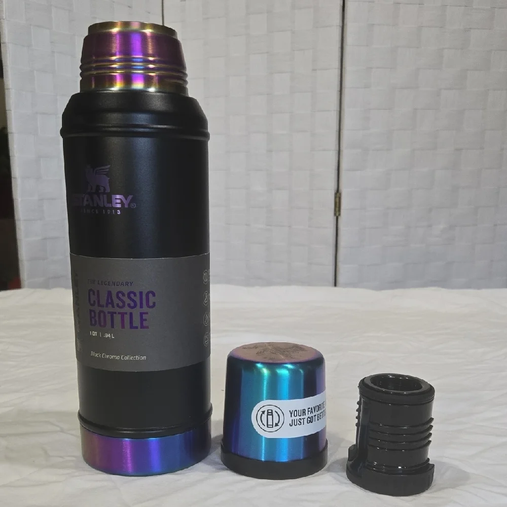 Stanley Black and‎ Iridescent Bottle - Picture 2 of 3
